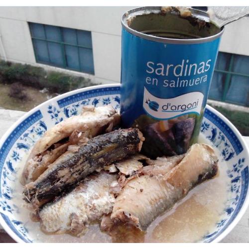 Sardine en conserve dans l&#39;eau avec du sel 155g