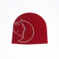Chapeau en tricot rouge personnalisé