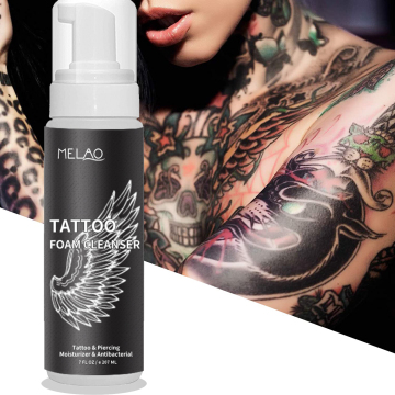 Prevenire le crali di infezione che illumina la schiuma del tatuaggio