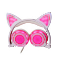 Auriculares con cable de oreja de gato que brillan intensamente, ligeros y cómodos