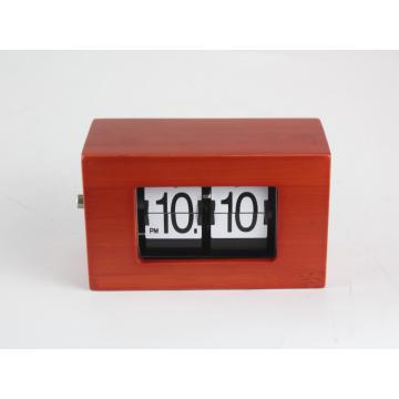 Reloj rectangular de pequeño tamaño con tapa de bambú