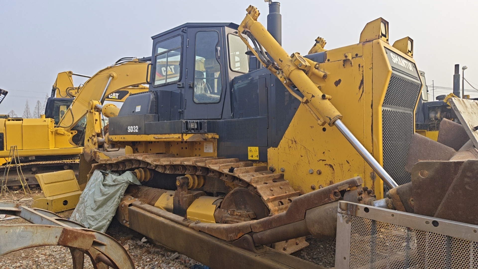 crawler bulldozer SD32