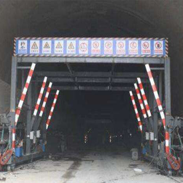 Trolley met hellende astunnel