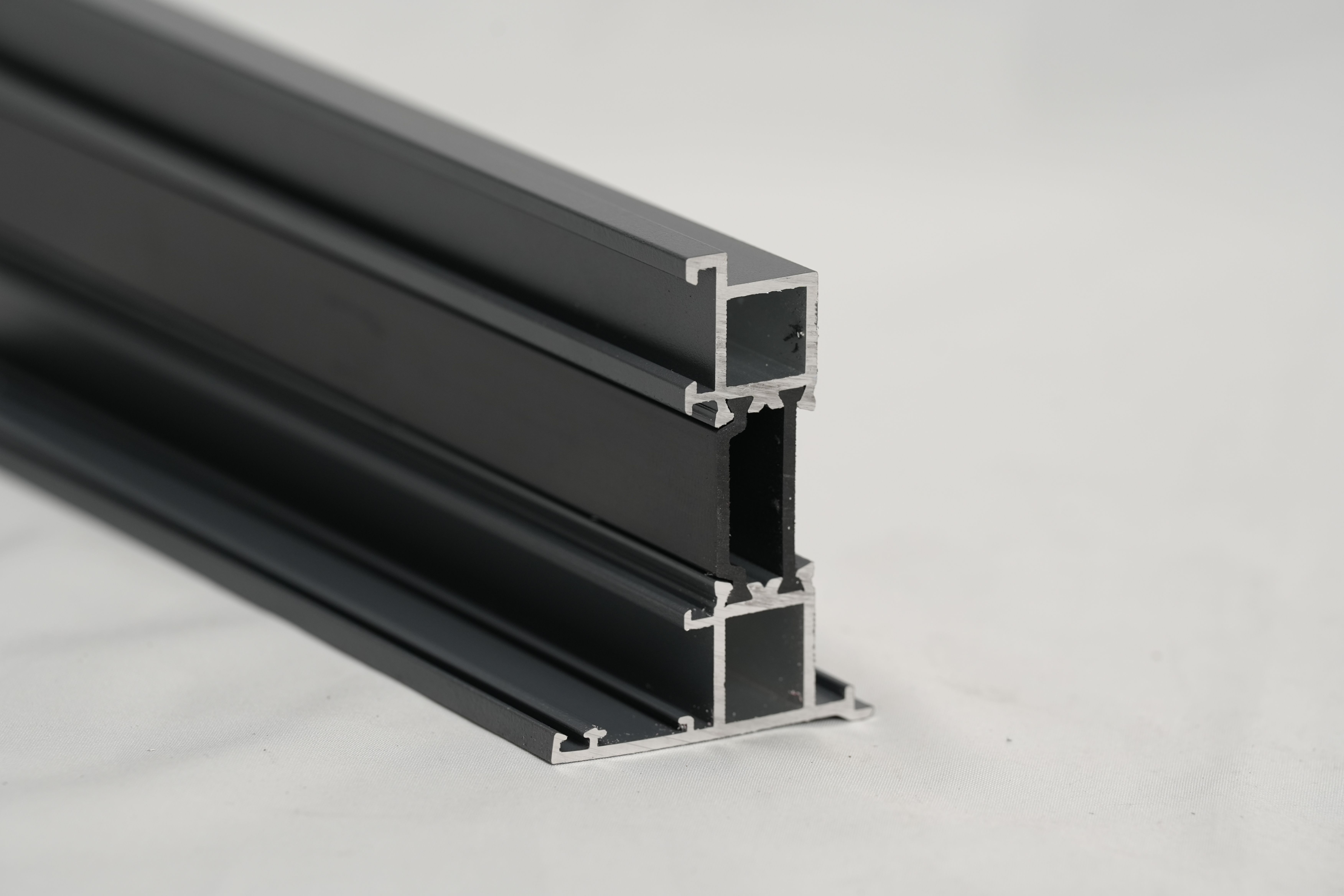 Thermal insulation profiles