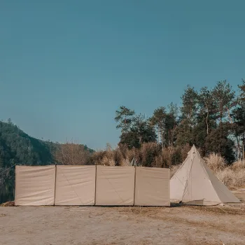 Foldable Waterproof Canvas Beach Windscreen for Camping and Stoves