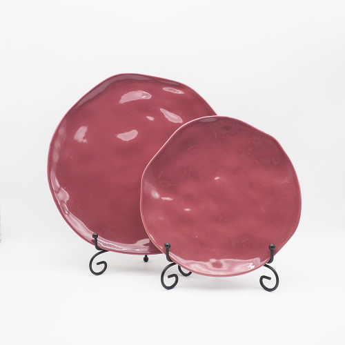 赤い艶をかけられたエンボス加工されたアメリカ食器セット20pcsセラミックジョゴデジャンタルプラトス磁器皿セット