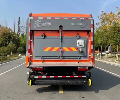 Dongfeng Road Cleaning Vacuum Sweeper Vacuum Street