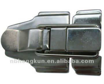 Steel chest buckle (Rivetles latch)