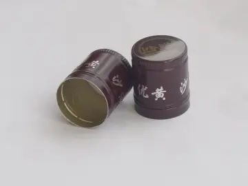 Glass bottle side embossed Vodka screwcaps