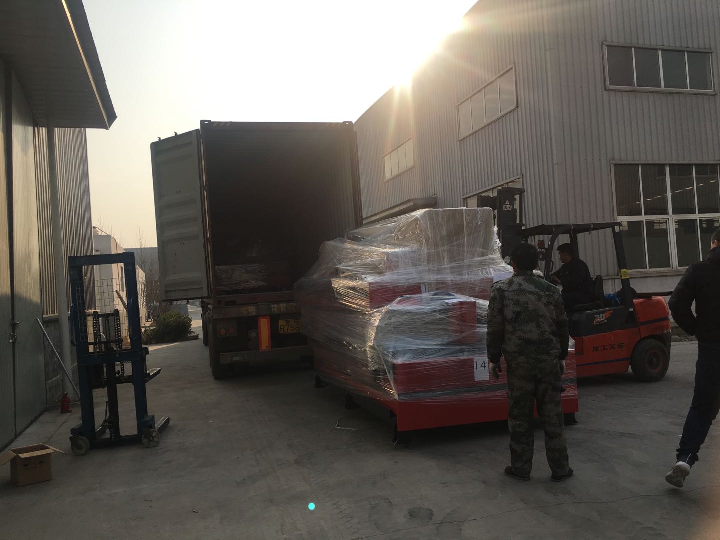 delivery for plasma cutting machine