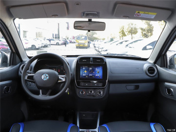 Venucia E30 Mobil Listrik Berkecepatan Tinggi Pengisian Cepat
