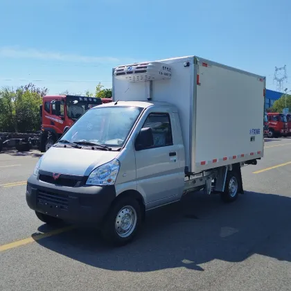 Wuling small truck 1.5 displacement refrigerated truck