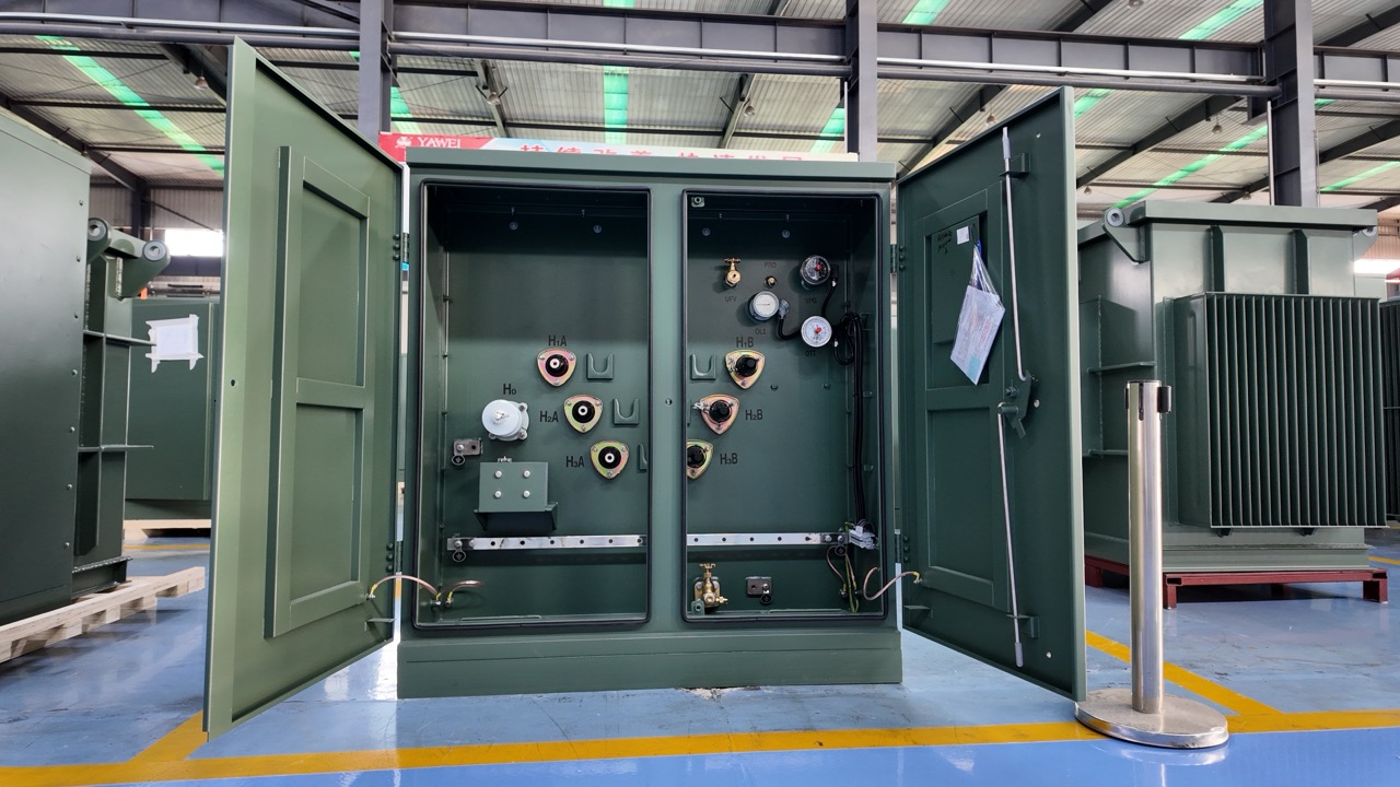 Трехфонный трансформатор с тремя фазами на 100 кВА