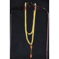 collar de cuentas amarillas