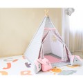 Grau-pink Tipi-Kaninchen mit Kissen und Korb