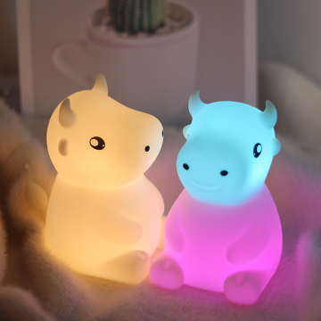 Lekki mini stół: Piękna mała silikonowa lampa LED do pokoju dziecięcego