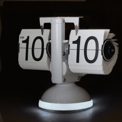 Zegar biurkowy retro z kontrolowanym dźwiękiem światłem