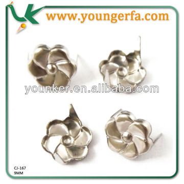 Fashion Metal Flower Nailhead Prongs For Clothing.