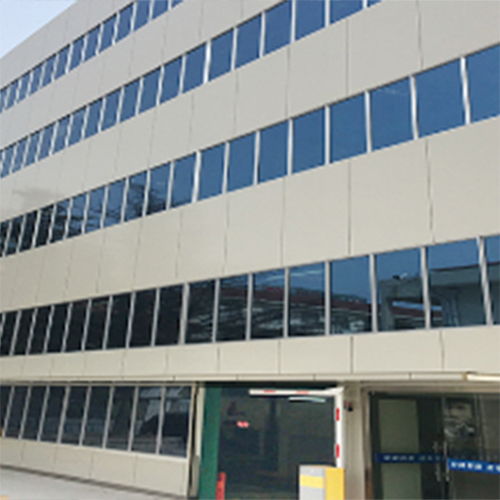 Advanced car lift for commercial center
