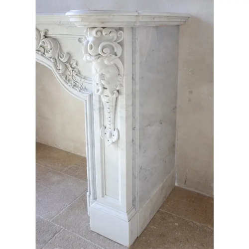 豪華なリビングルームクラシックホワイトマーブルマントルピース