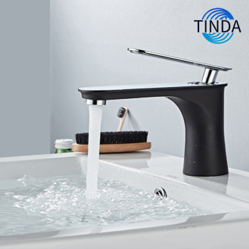 バスルーム用のスタイリッシュなマットブラック蛇口