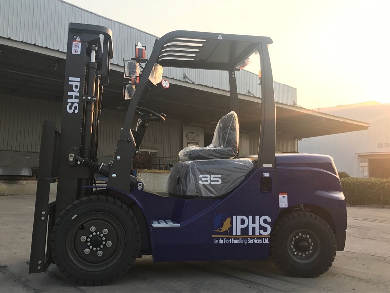 Forklift With ISUZU