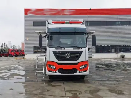 Dongfeng 4x2 Mobile Dining Restaurant Car Kitchen Truck