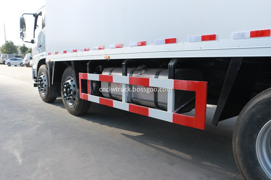 dongfeng refrigerator van truck details 4