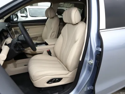 HUAWEI AITO M7: Extended-Range Hybrid Electric Vehicle