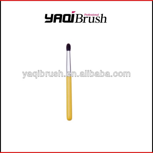 Eyeshadow makeup blending brush