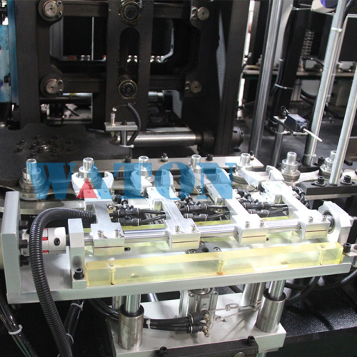 Vollautomatische Blasformmaschine für Kunststoffflaschen