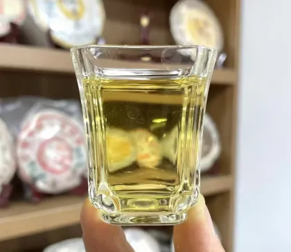 Authentic Yunnan Biluochun Black Tea - Organic Dian Hong Loose Leaf