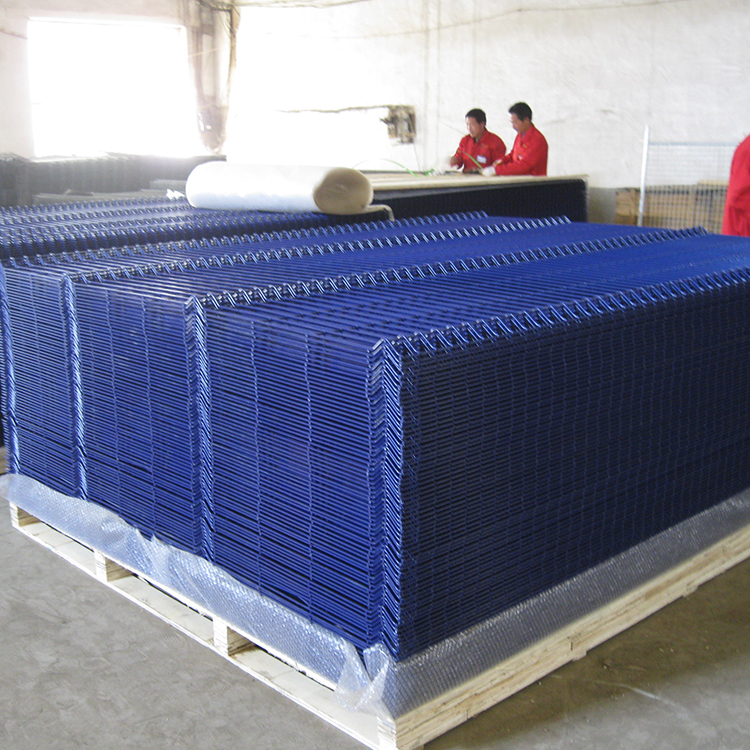 Triangle Bending Pvc Coated Welded Wire Mesh Fence