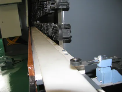 Automatic glass sandblasting machine