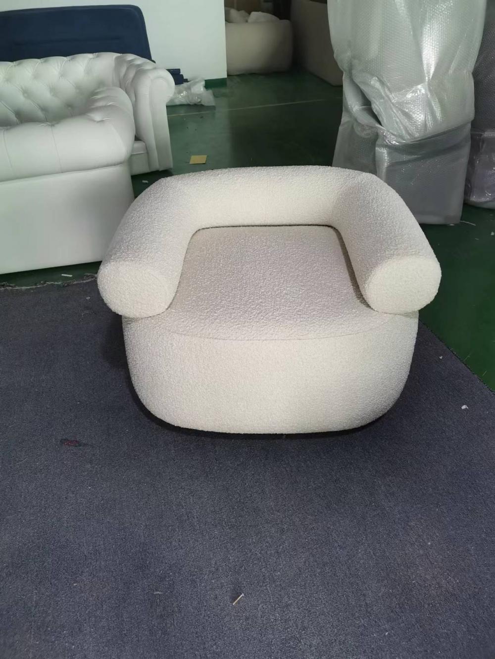 Huggy Swivel Chair