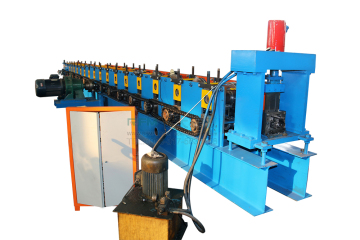 Rotolo di scaffalatura zincato che forma attrezzature