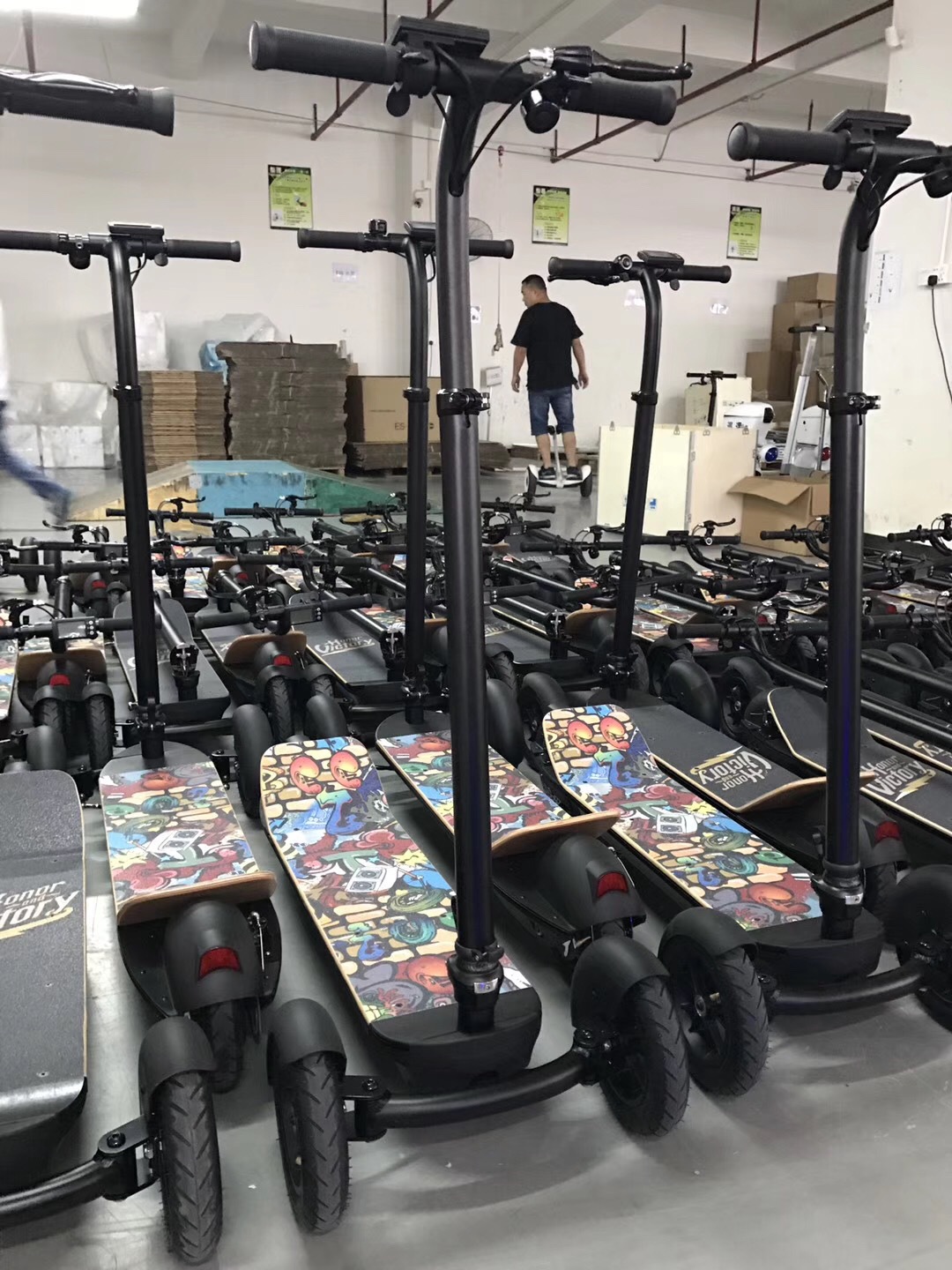 Threewheeled Smart Electric Mini Golf Skateboard Electric Scooter Golf