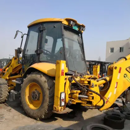 Used Old model JCB 3CX Backhoe Loader