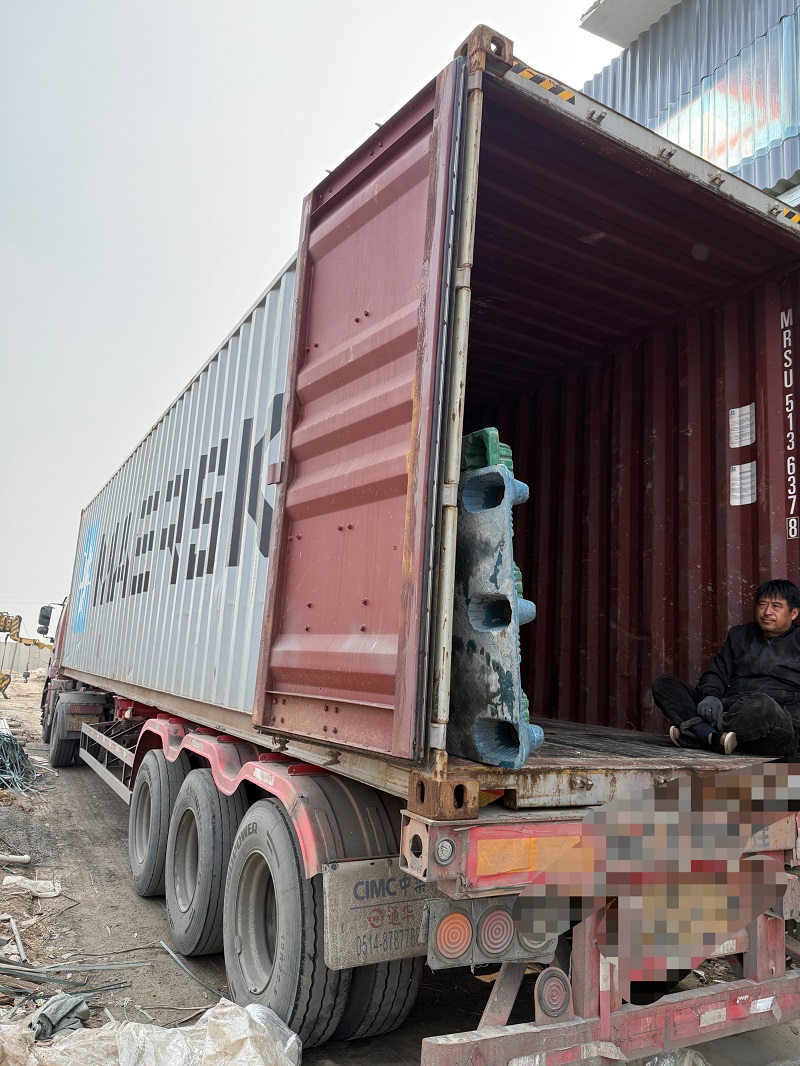 Ruisilaifu's 40-foot Container of Motorcycle Tires Shipped to Senegal, Adding New Momentum to China-Africa Economic and Trade Cooperation!