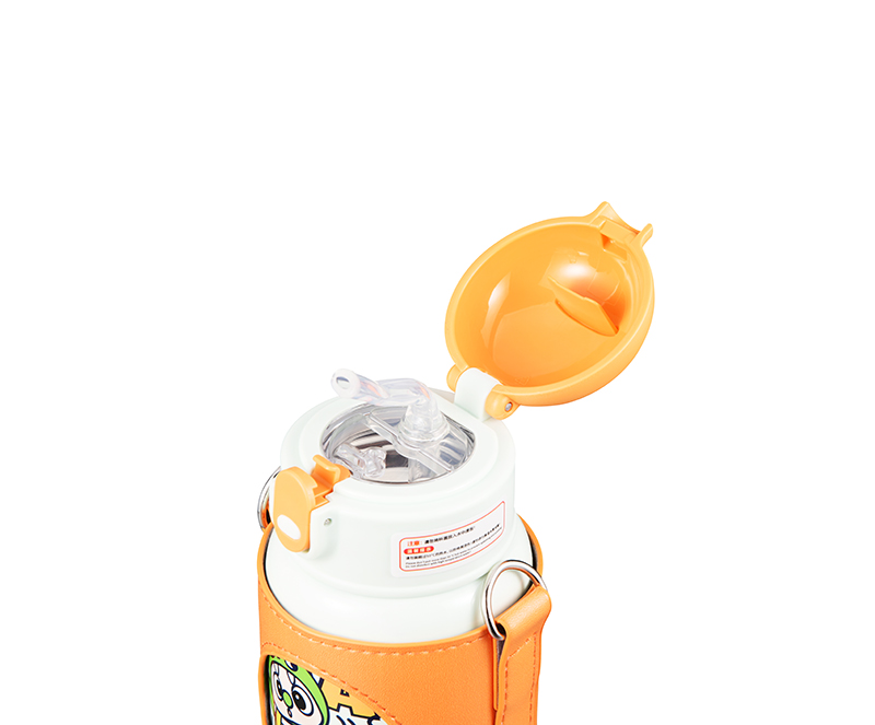 304 kids water bottle with strap details
