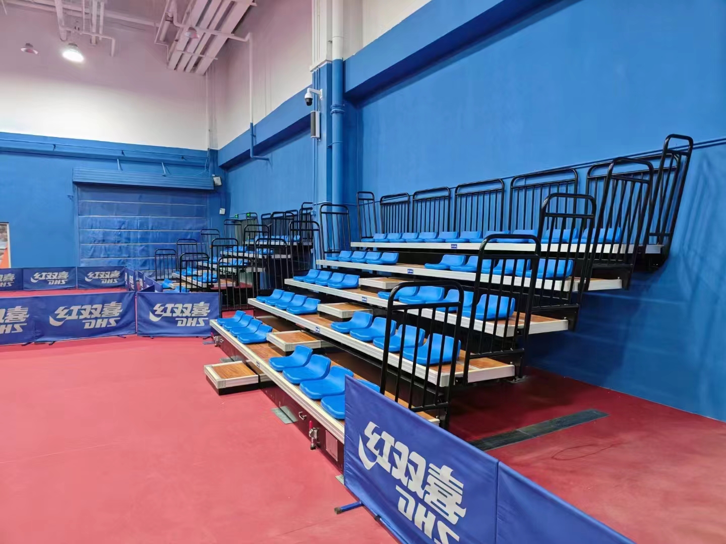 Low backrest telescopic bleacher stadium seats