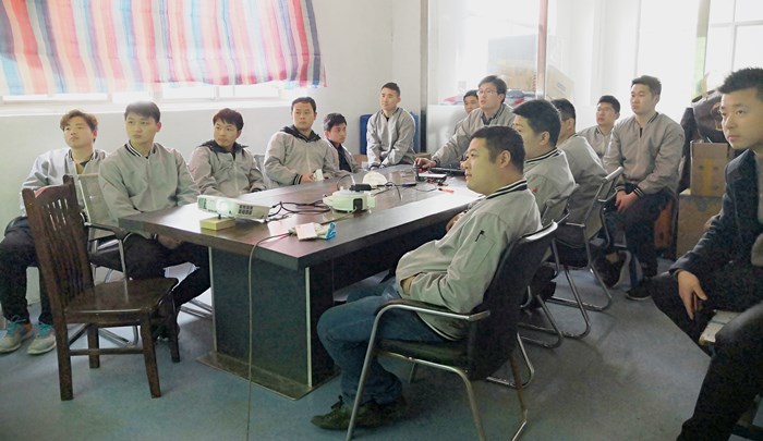 التدريب على تكنولوجيا التجميع training on assembly technology