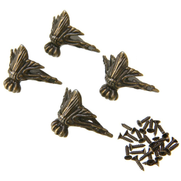 Banca di gioielli in legno in ottone antico con accessori in piedi dorati