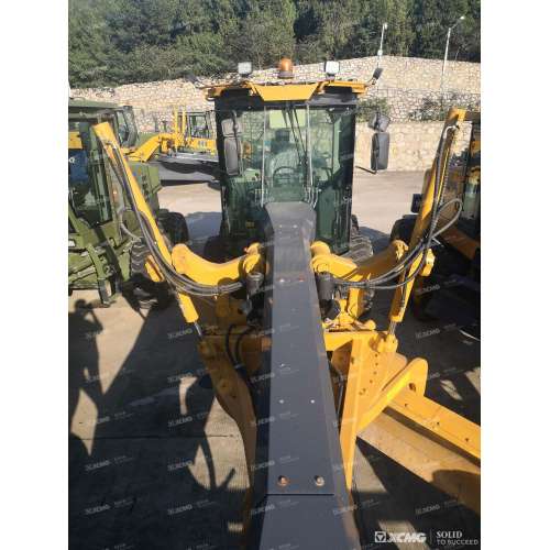 Road Machinery XCMG Bekas Motor Grader GR2205