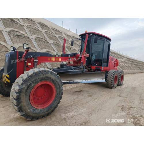 Motor Grader XCMG GR1805 dengan blade depan