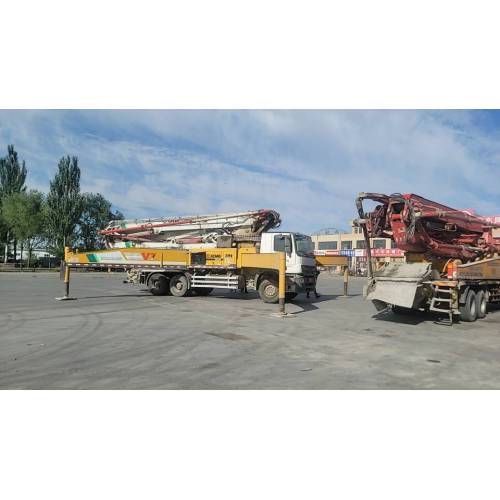 Digunakan trak pam XCMG HB52V