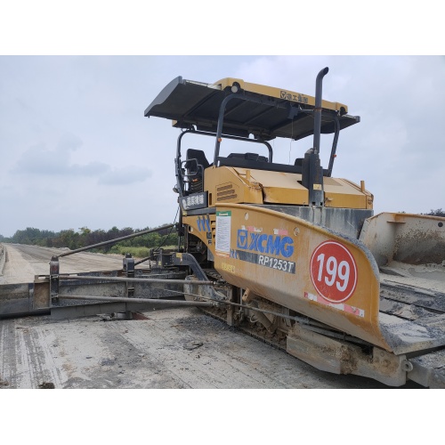 Paver XCMG RP1253 yang digunakan