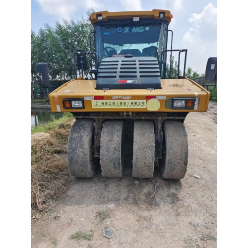 အသုံးပြု XCMG XP303 Tire roller