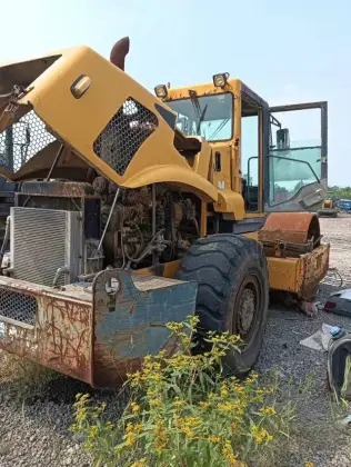 Used Shantui SR22 tire roller
