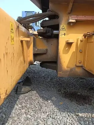 Used Shantui SR22 tire roller